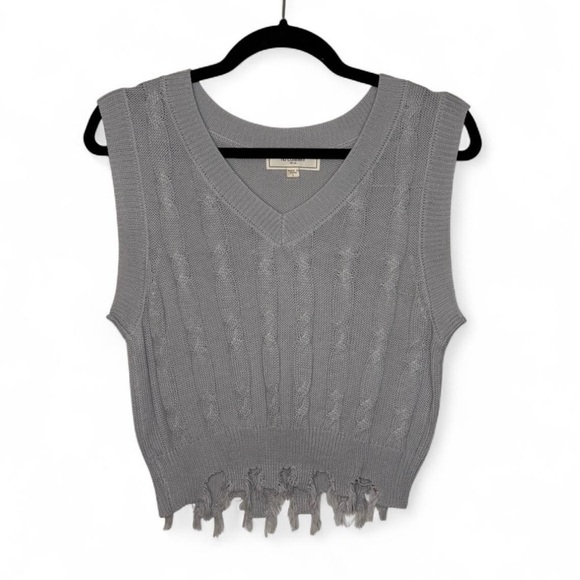 No Comment Grey Distressed Hem Cable Knit Sweater Vest Size Large - Picture 1 of 4